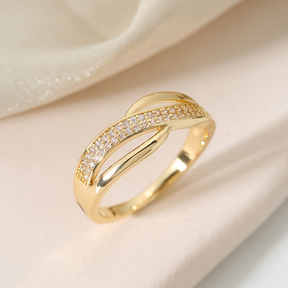 Anillo - Diamantes cruzados con oro